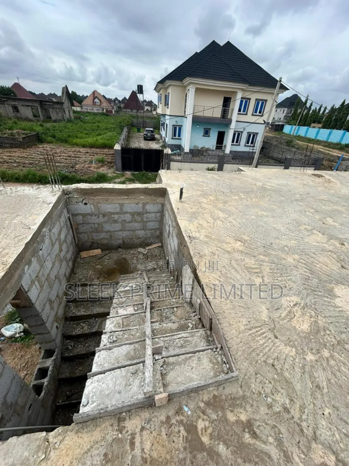 4bdrm Duplex in Lugbe District for sale in Lugbe District