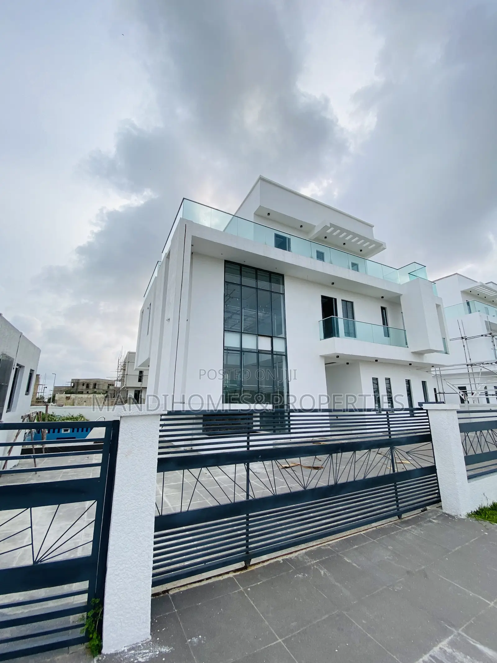 5bdrm Duplex in Royal Garden, Ajah for sale in Ajah