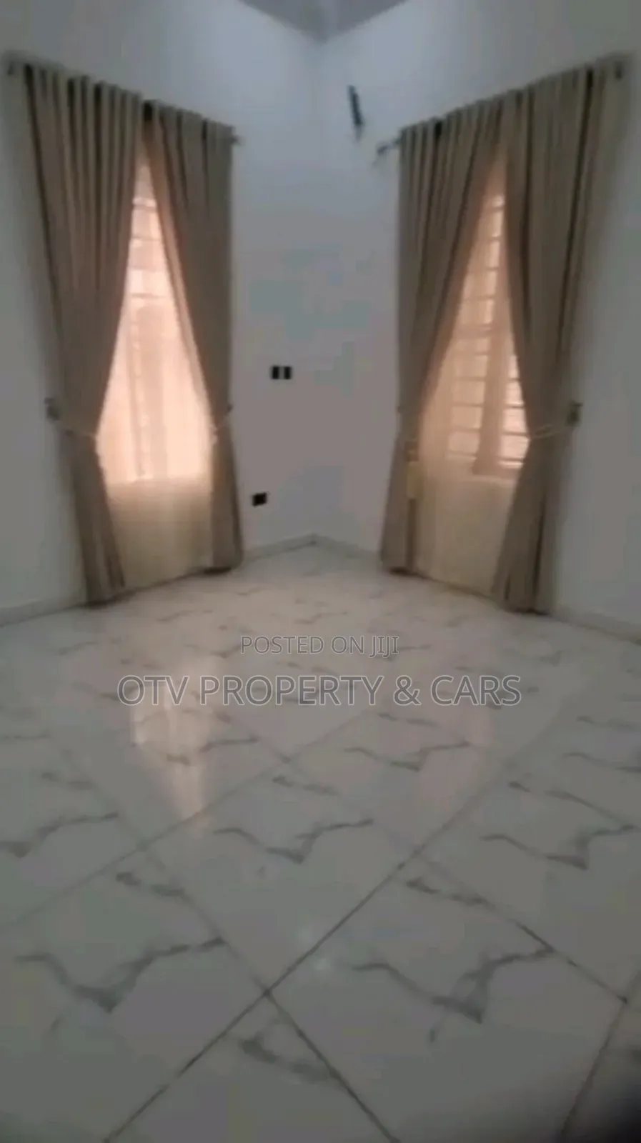 Furnished 5bdrm Duplex in Chevron for rent in Chevron
