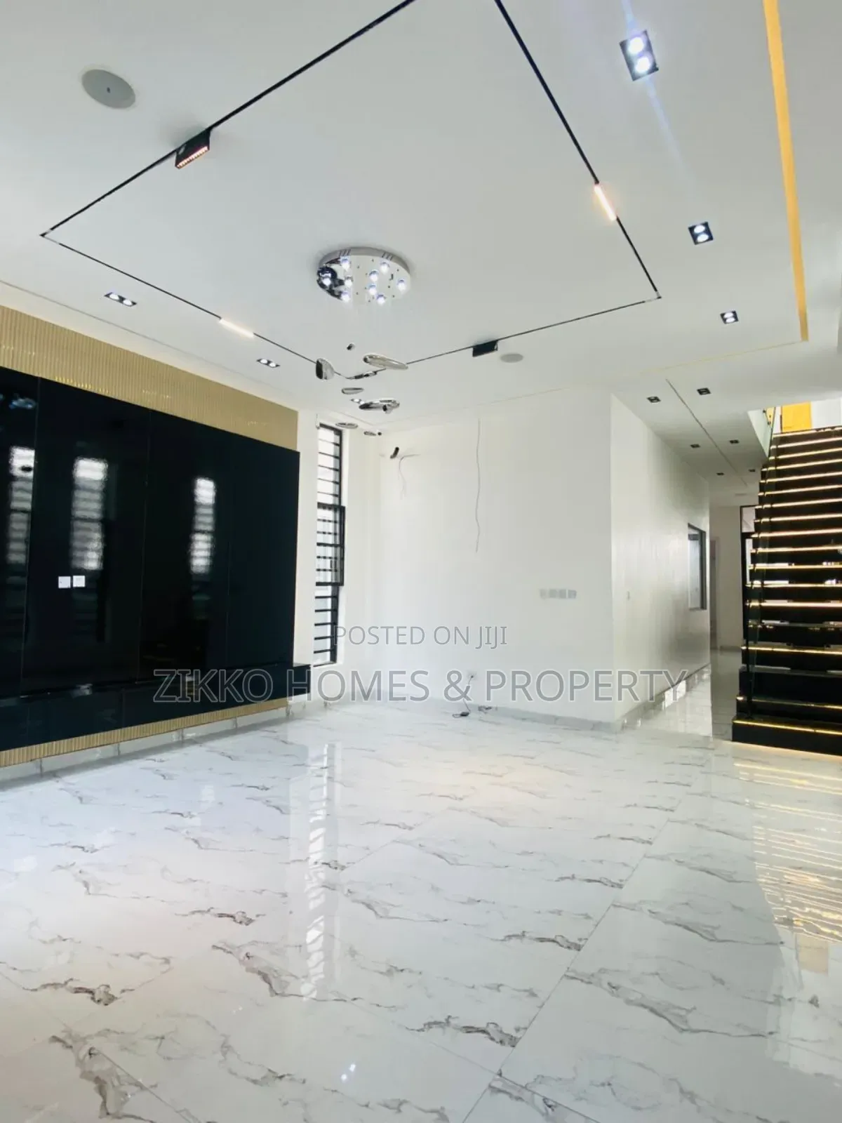 5bdrm Duplex in Chevron, Lekki for sale in Lekki