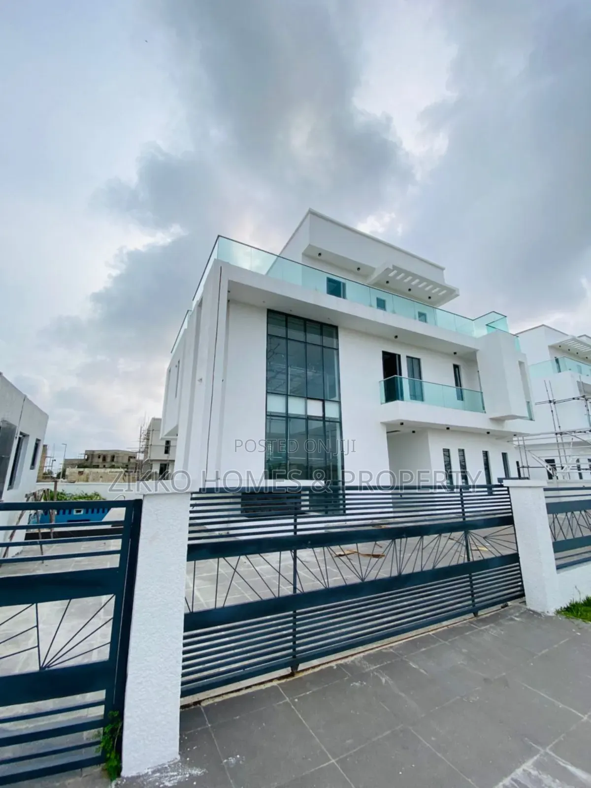 5bdrm Duplex in Chevron, Lekki for sale in Lekki