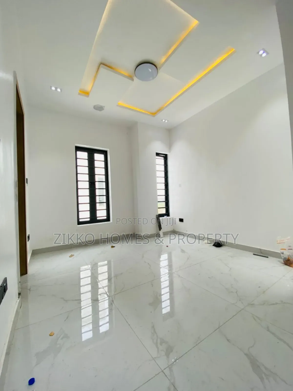 5bdrm Duplex in Chevron, Lekki for sale in Lekki