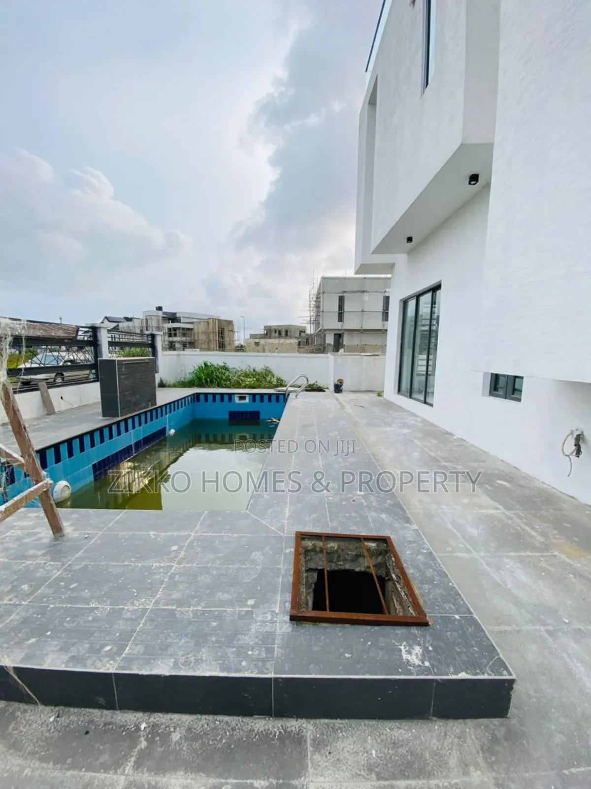5bdrm Duplex in Chevron, Lekki for sale in Lekki