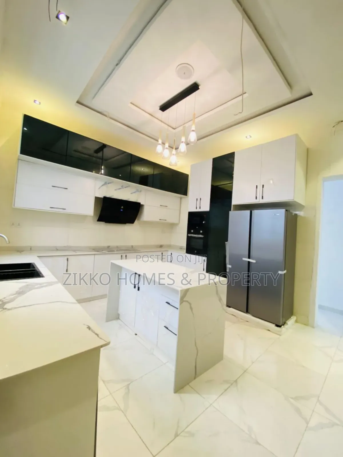 5bdrm Duplex in Chevron, Lekki for sale in Lekki
