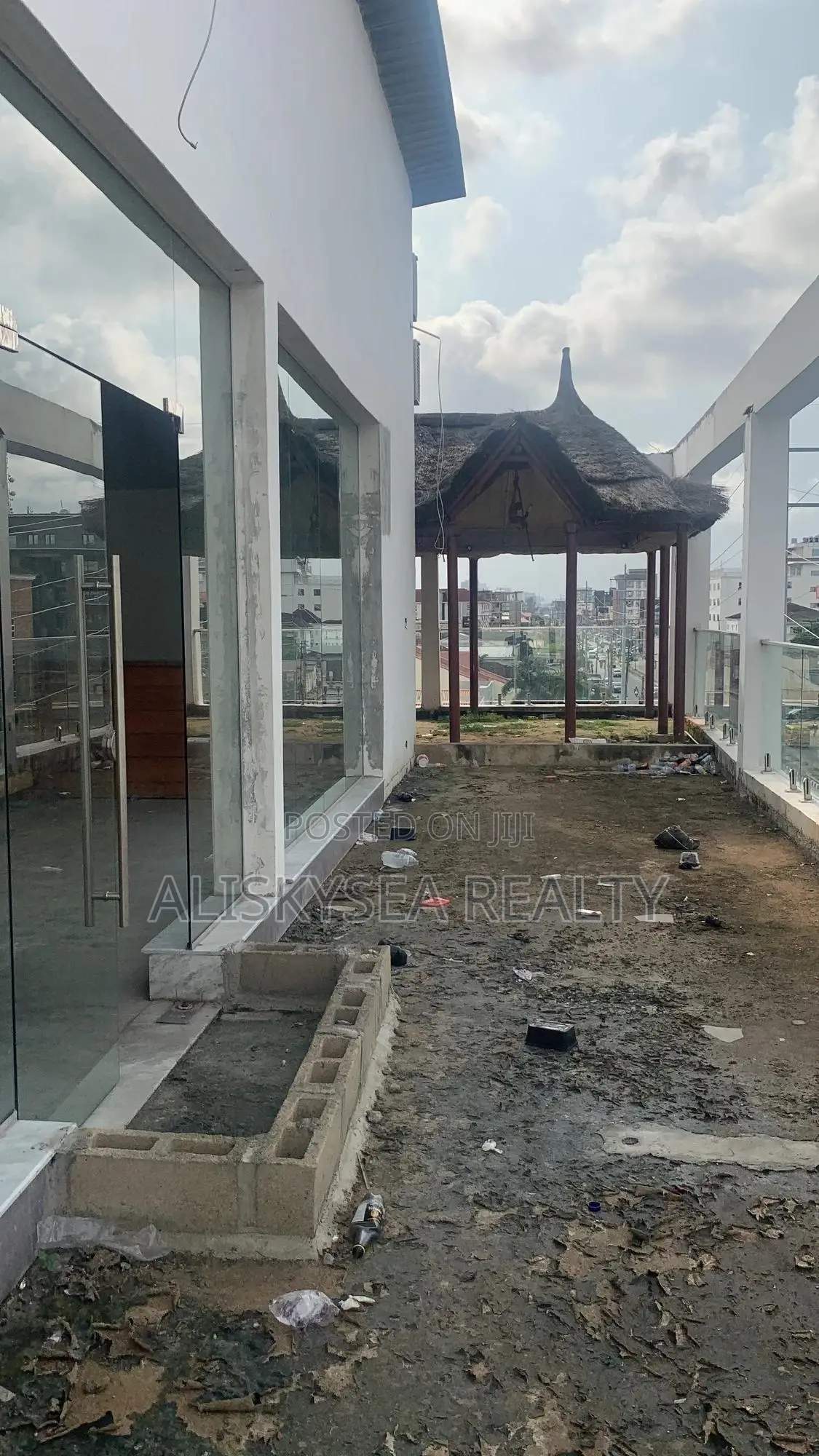 Commercial Penthouse With Lift Access for Rent in Lekki Phase 1 in Lekki Phase 1