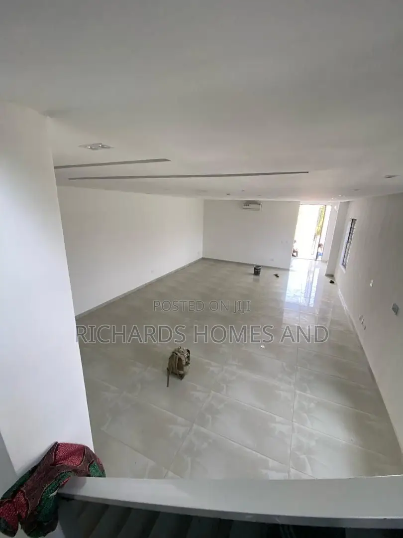 5bdrm House in Cowrie Creek Estate, Ikate for sale in Ikate