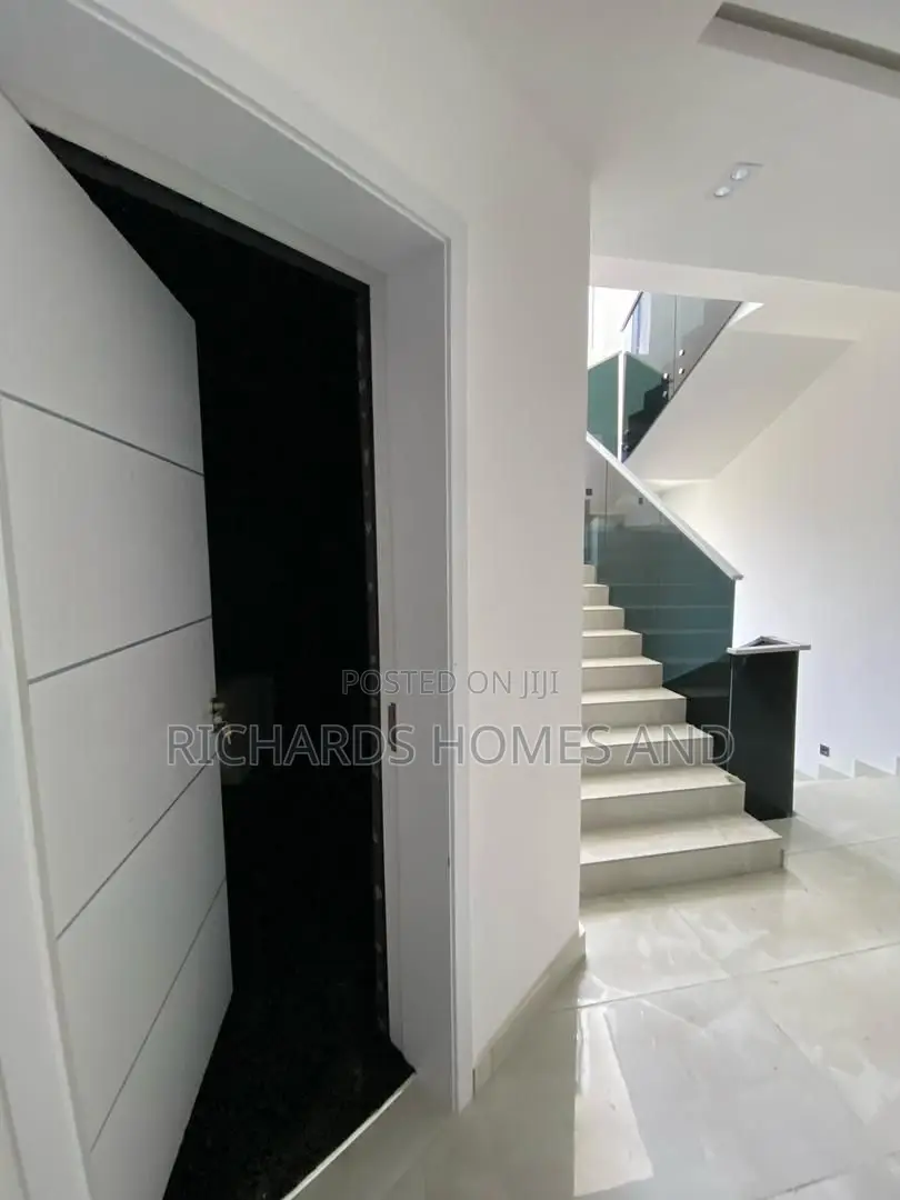 5bdrm House in Cowrie Creek Estate, Ikate for sale in Ikate