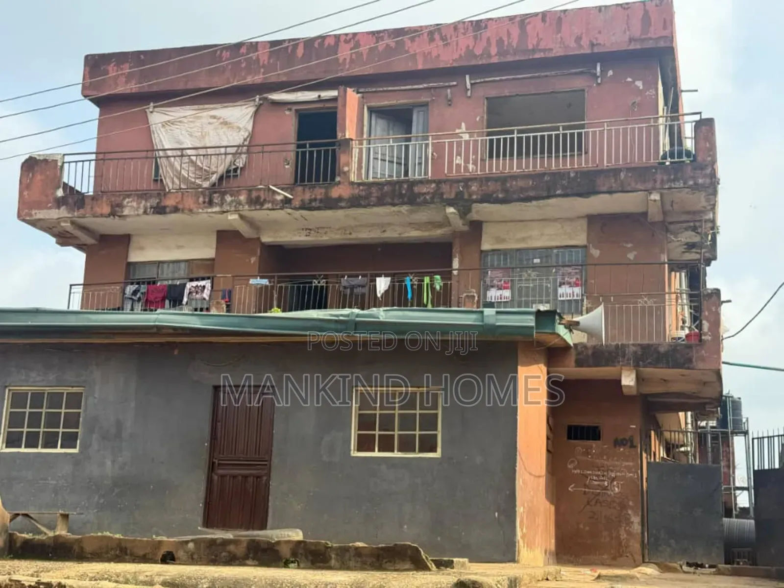 900sqm Land With Upstairs Off Branco Street, Mafoluku Oshodi in Oshodi