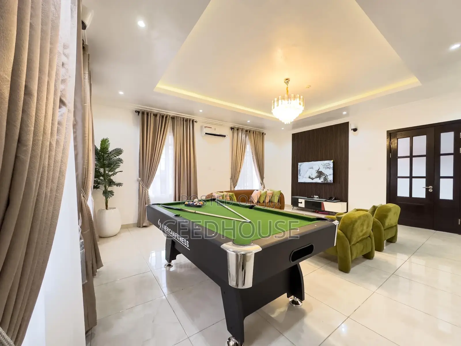 Luxurious 2 Bedroom Apartment With Snooker in Lekki Phase 1