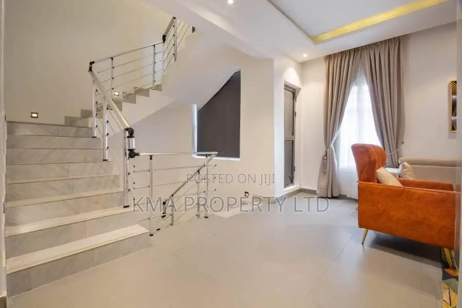 Luxurious 4 Bedroom Duplex With Swimming Pool in Lekki Phase 1