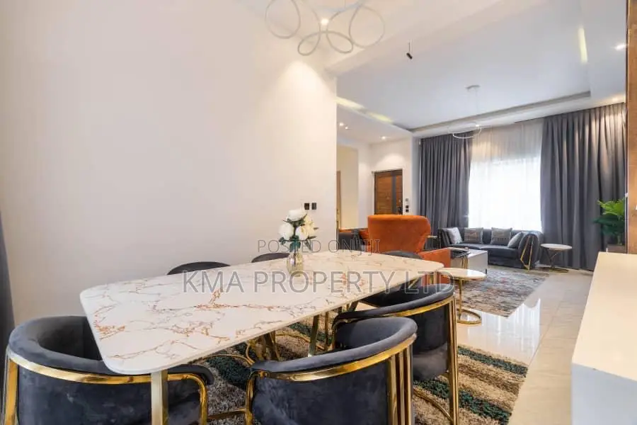 Luxurious 4 Bedroom Duplex With Swimming Pool in Lekki Phase 1