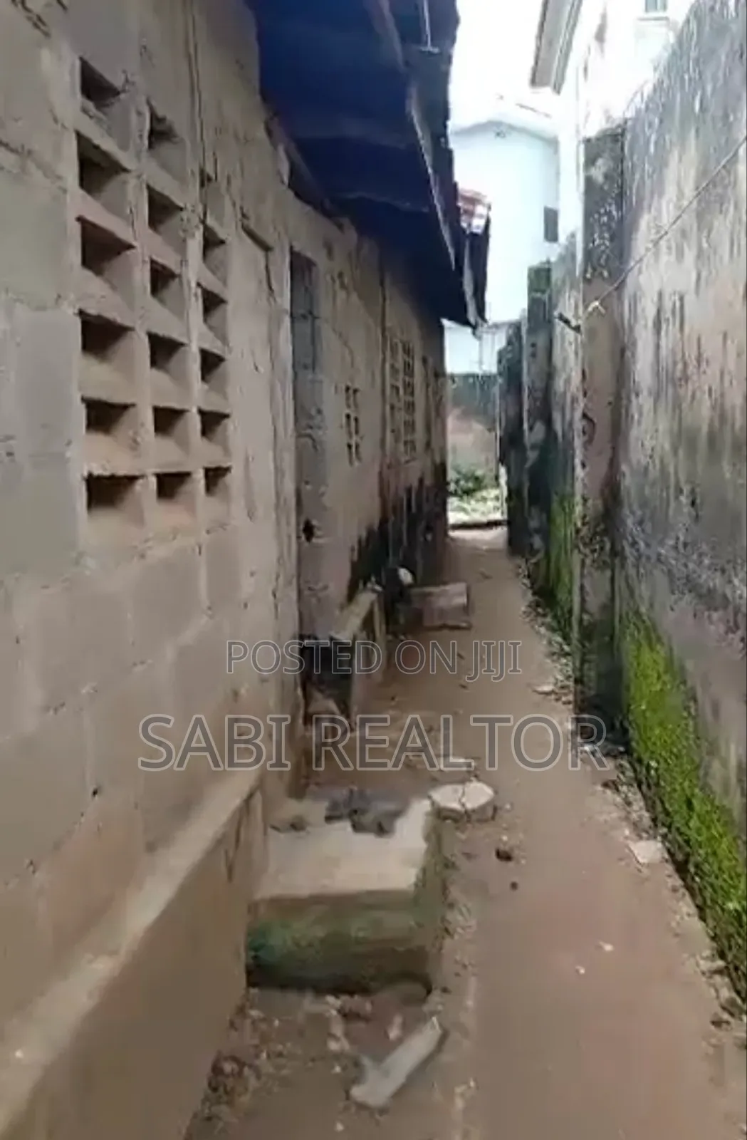 Half Plot (25*110ft) of Land Vey Close to Aina Obembe Tarred Road in Ipaja