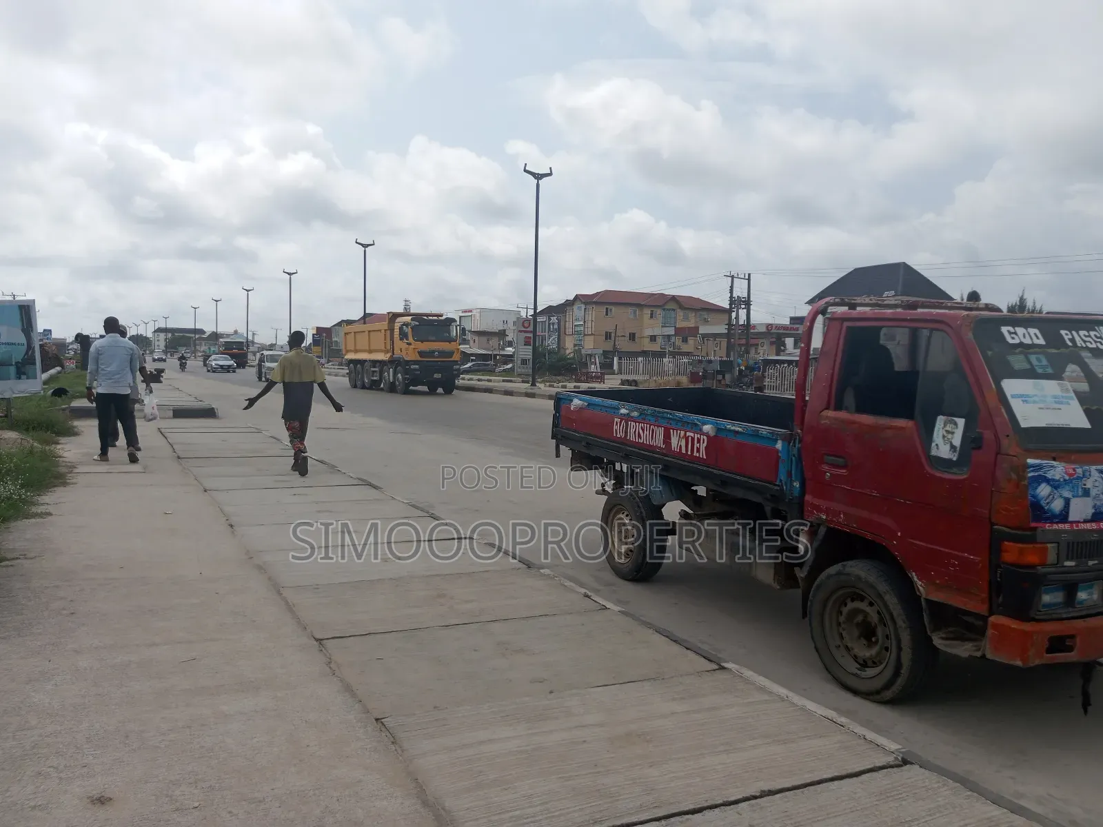 A Very Massive Office Space for Rent at Ogunfayo Bus Stop in Awoyaya