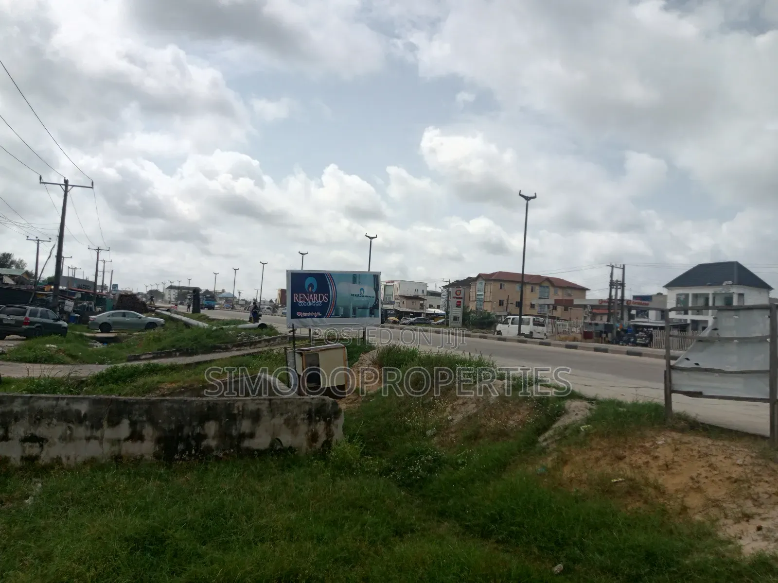 A Very Massive Office Space for Rent at Ogunfayo Bus Stop in Awoyaya