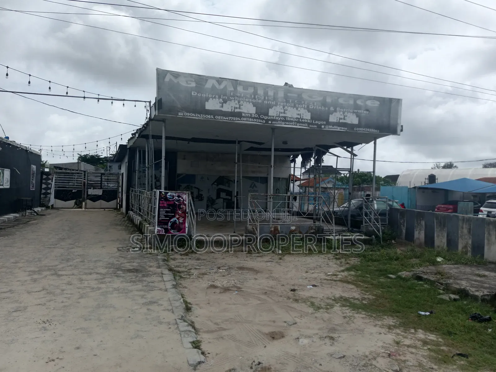 A Very Massive Office Space for Rent at Ogunfayo Bus Stop in Awoyaya