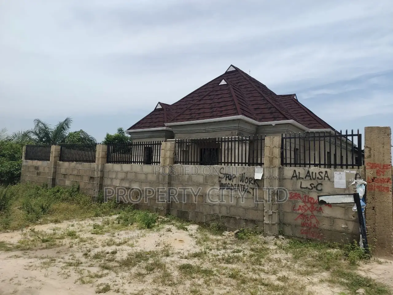 3bdrm Bungalow in Teacher’S Quaters, Igbogbo for sale in Igbogbo