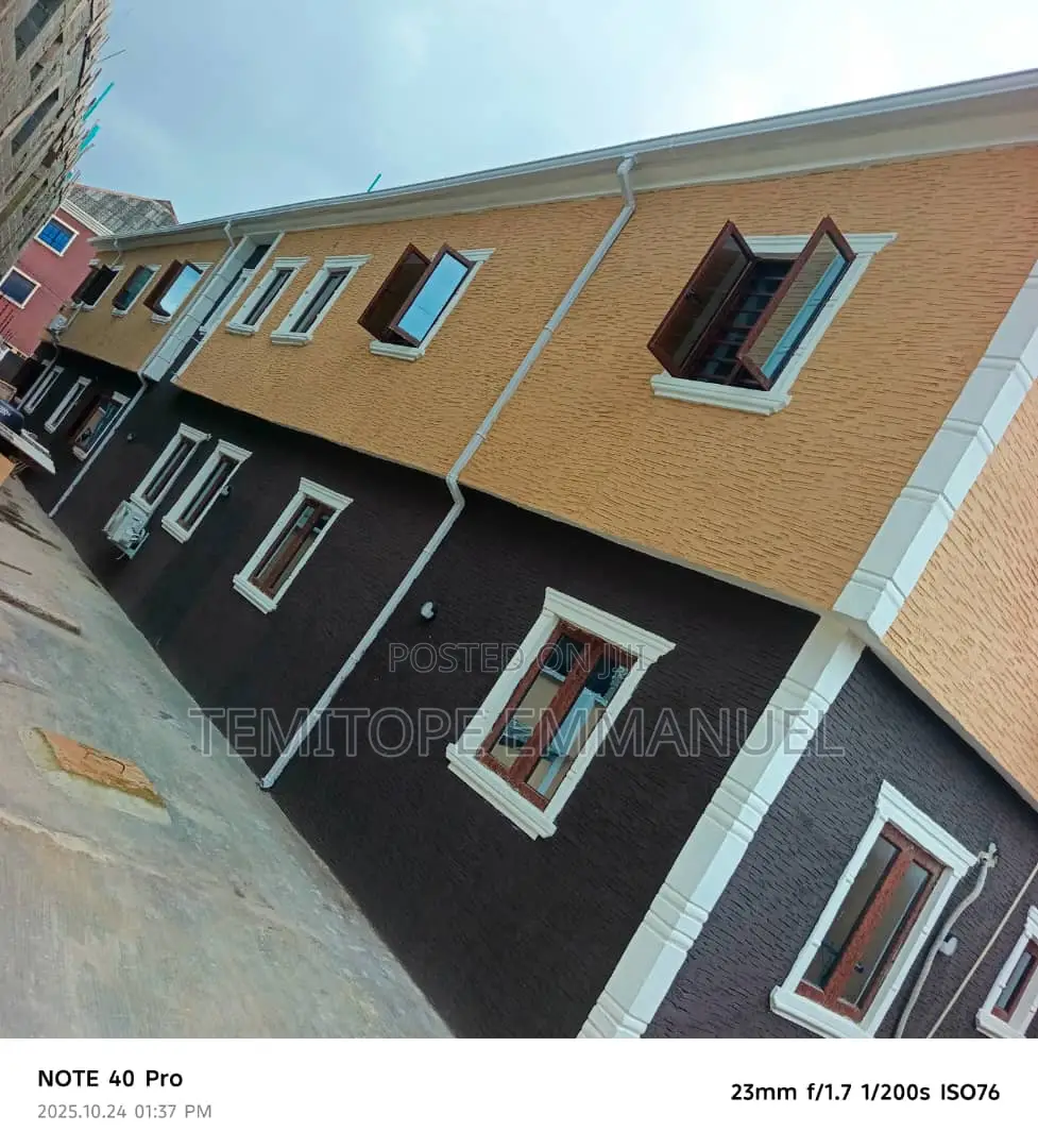 Furnished 7bdrm Duplex in Off Fagba Area Of for sale in Ifako-Ijaiye
