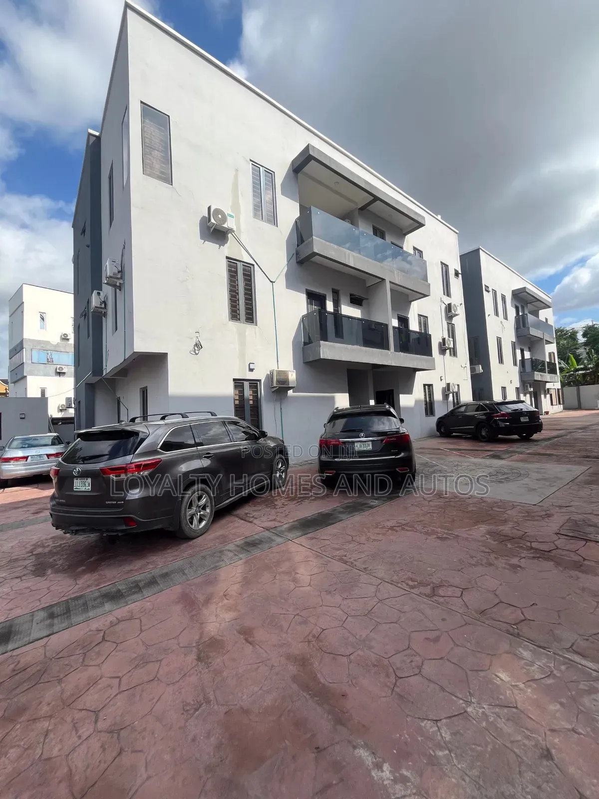 5bdrm Townhouse/Terrace in Shonibare, Ikeja GRA for sale in Ikeja GRA