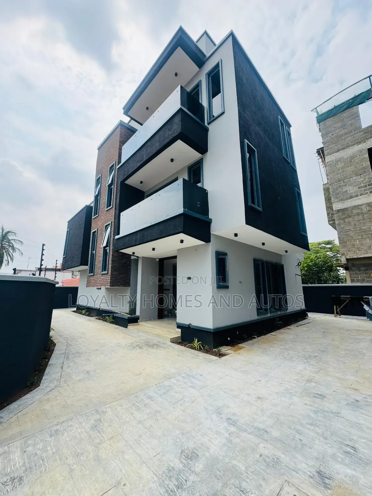 5bdrm Mansion in Ikeja Gra Lagos for sale in Ikeja GRA