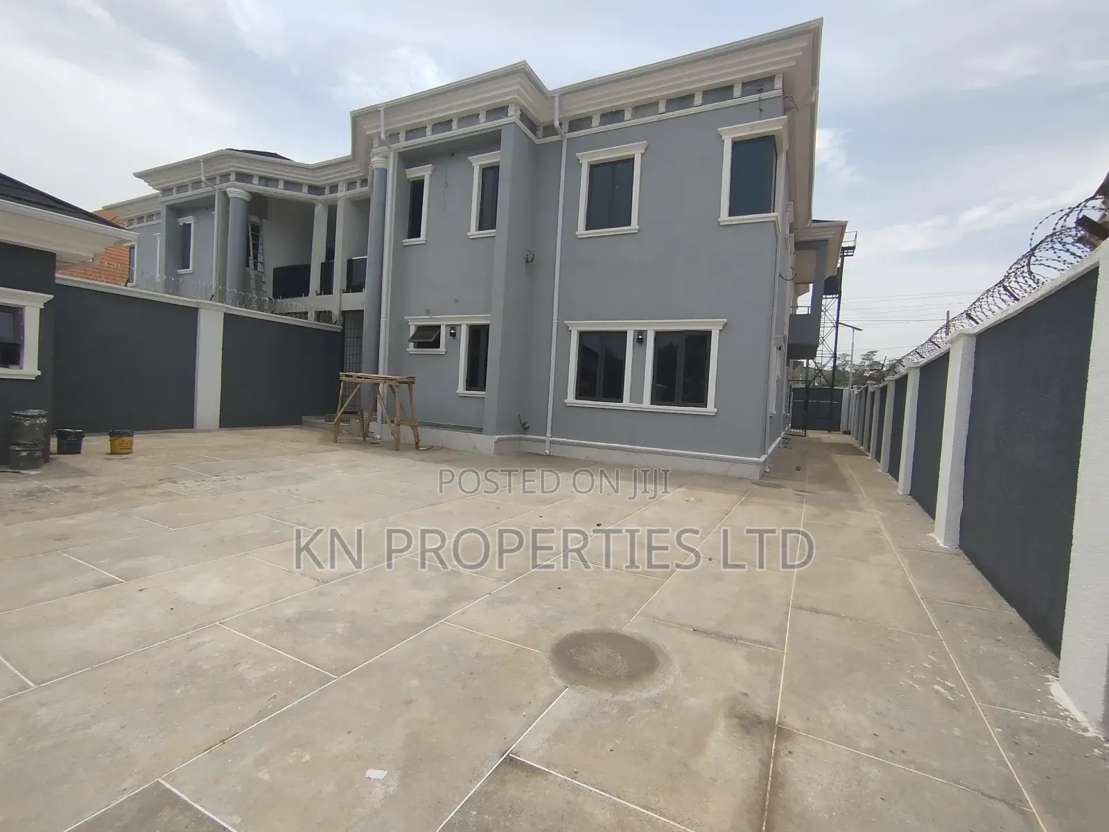 5bdrm Duplex in Apo for rent in Apo District