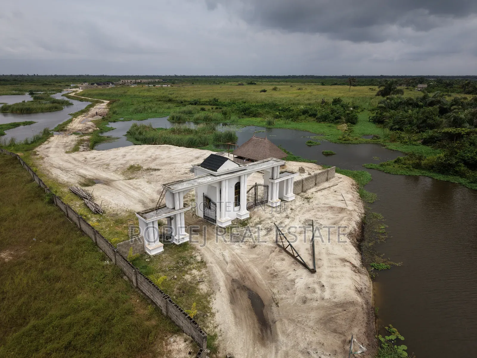 Prime Land Sale in Lakowe