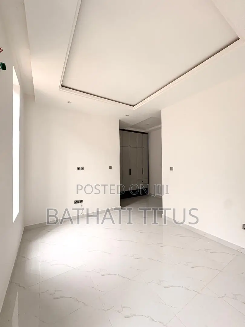 5bdrm Duplex in Apo Resettlement for sale in Apo Resettlement