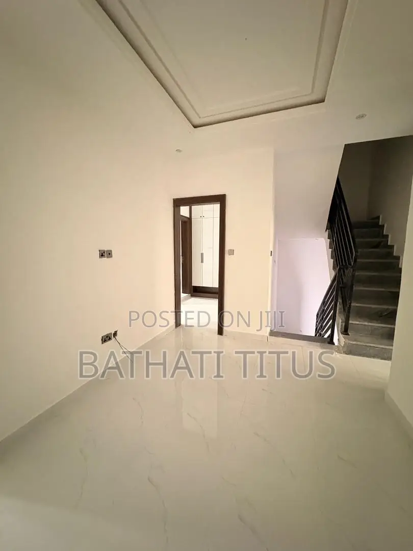 5bdrm Duplex in Apo Resettlement for sale in Apo Resettlement