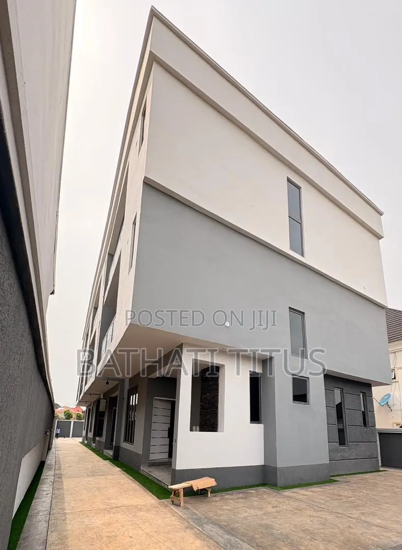 5bdrm Duplex in Apo Resettlement for sale in Apo Resettlement