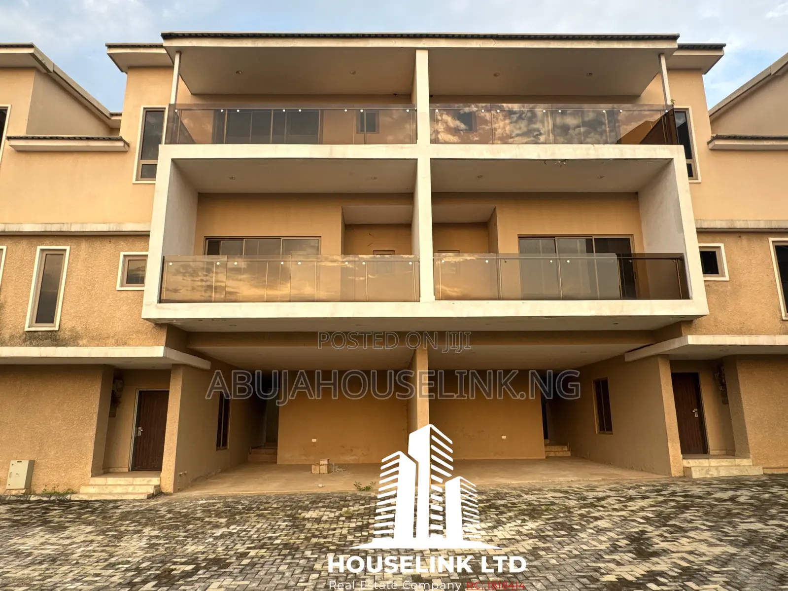 4bdrm Duplex in Guzape Main Abuja for sale in Guzape District