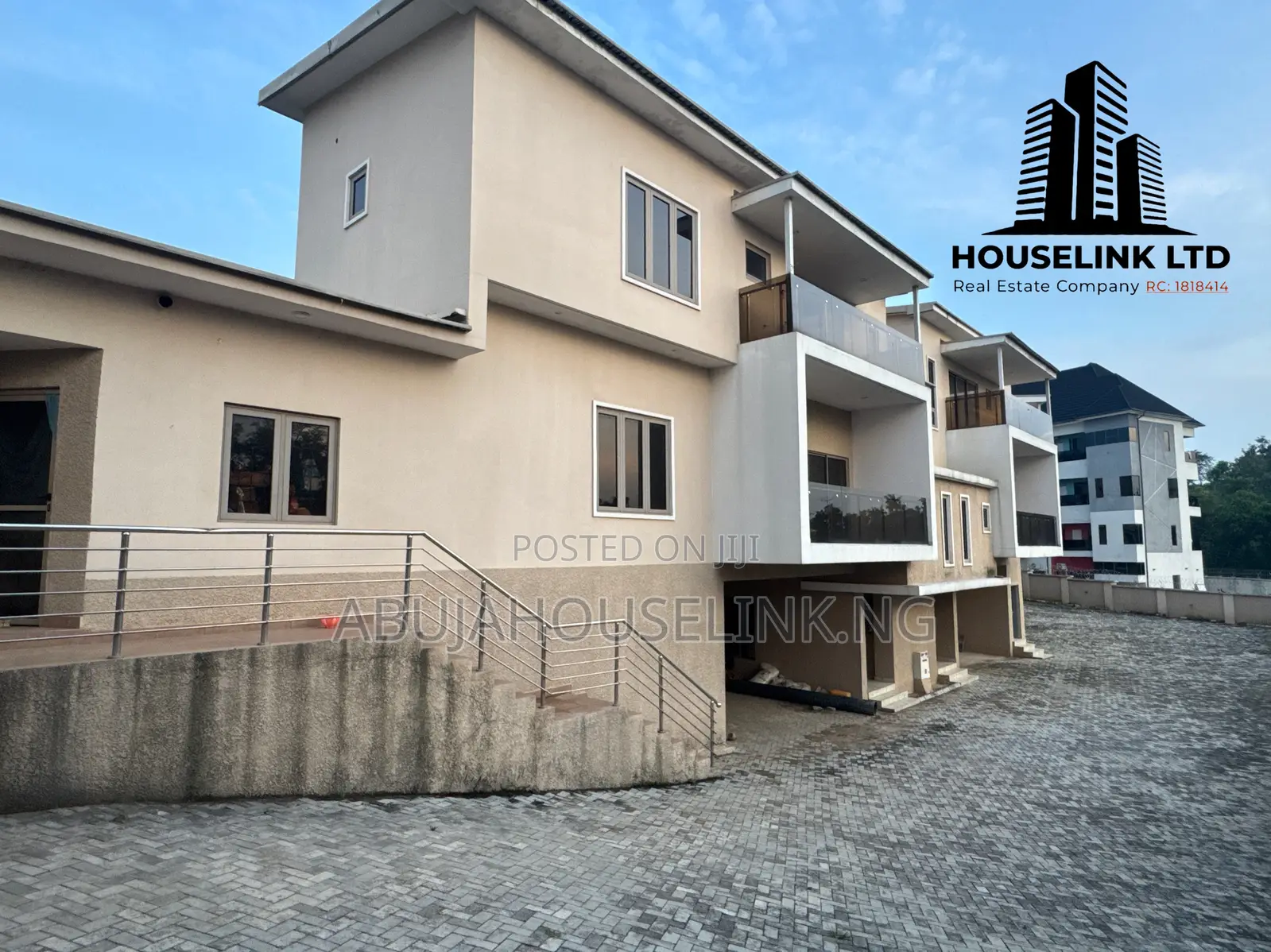 4bdrm Duplex in Guzape Main Abuja for sale in Guzape District