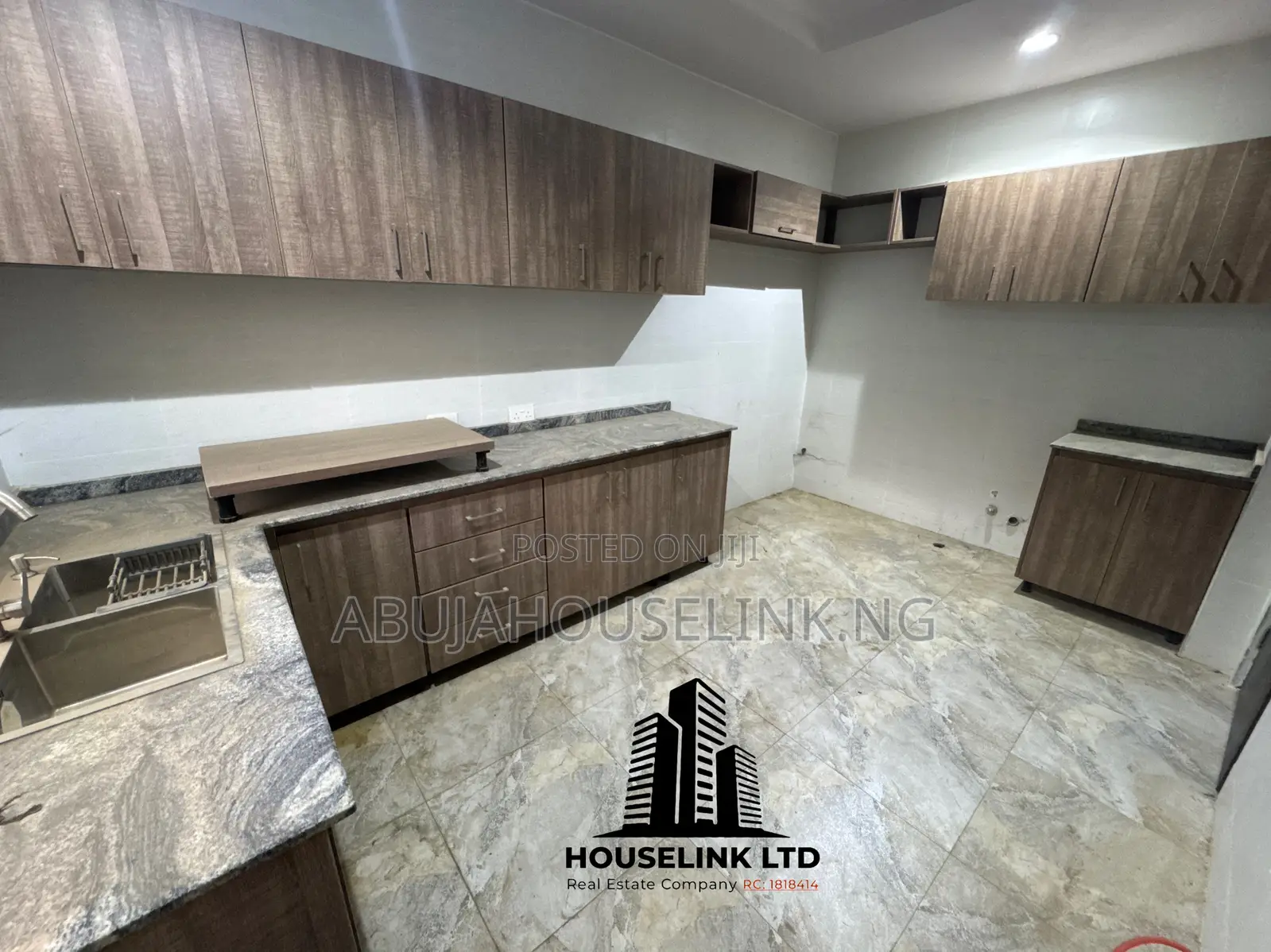 4bdrm Duplex in Guzape Main Abuja for sale in Guzape District