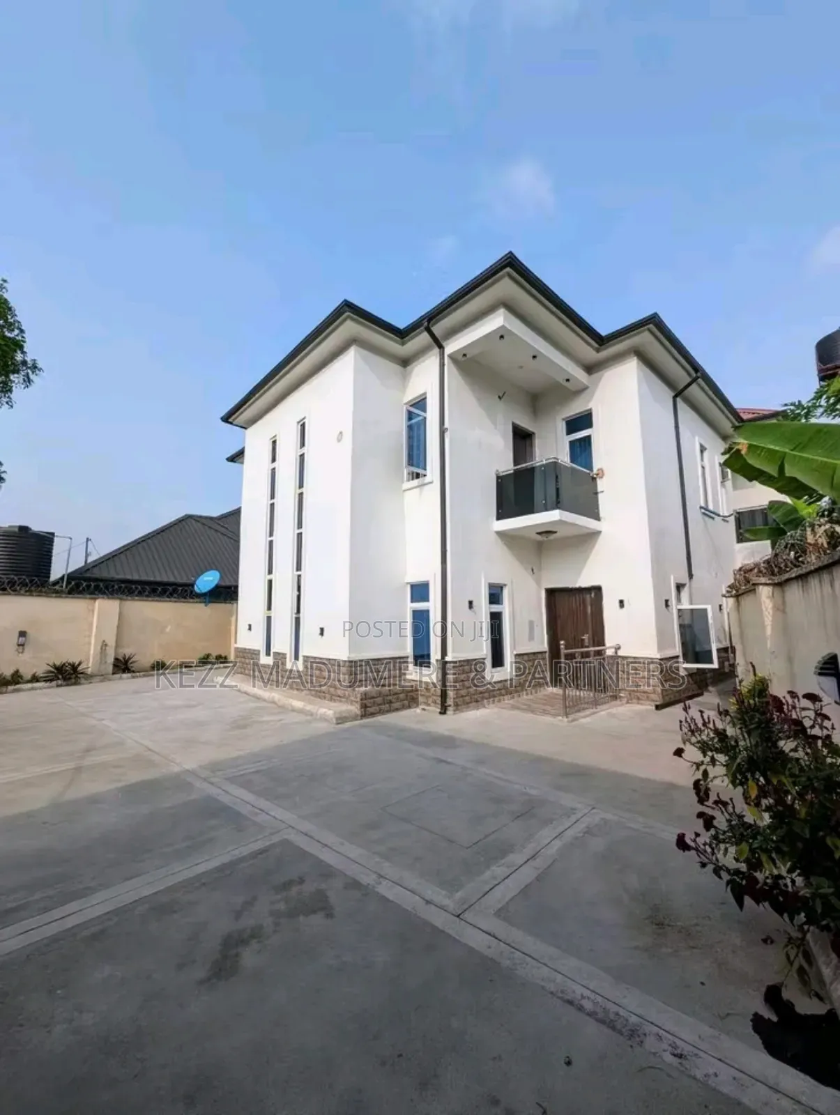 8bdrm Duplex in Off Oron Road Uyo for sale in Uyo