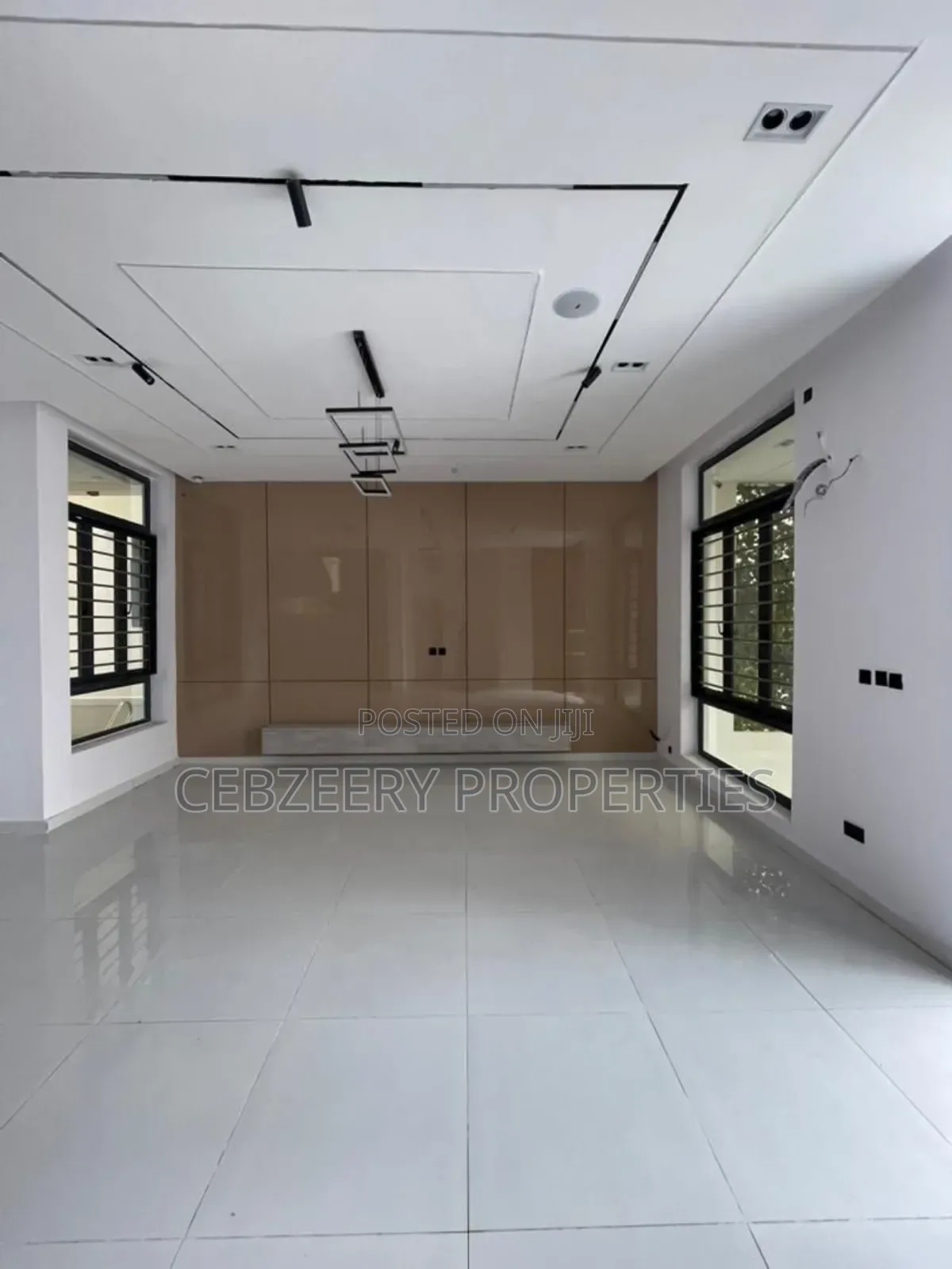 5bdrm Duplex in Chevron for sale in Chevron
