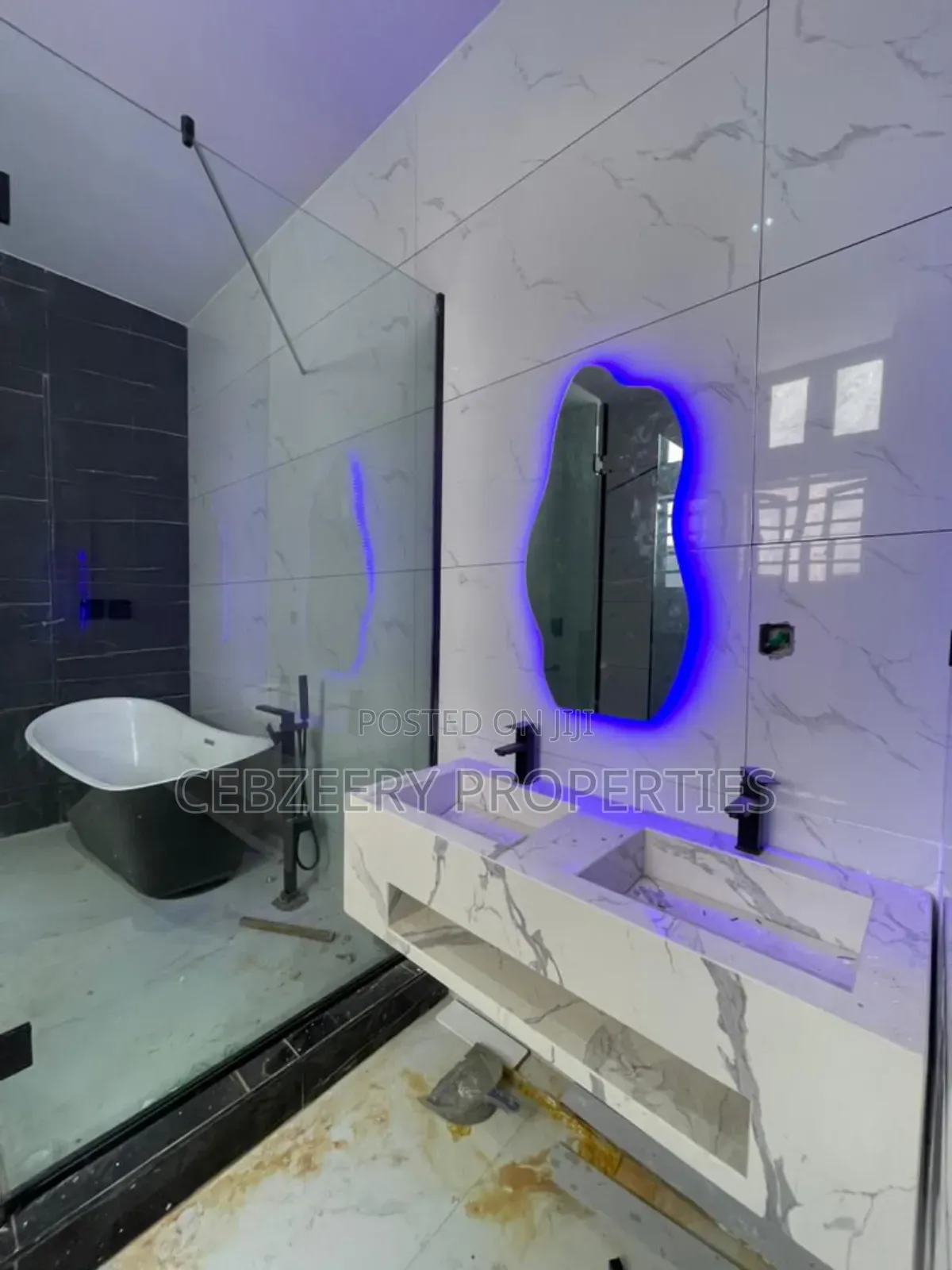 5bdrm Duplex in Chevron for sale in Chevron