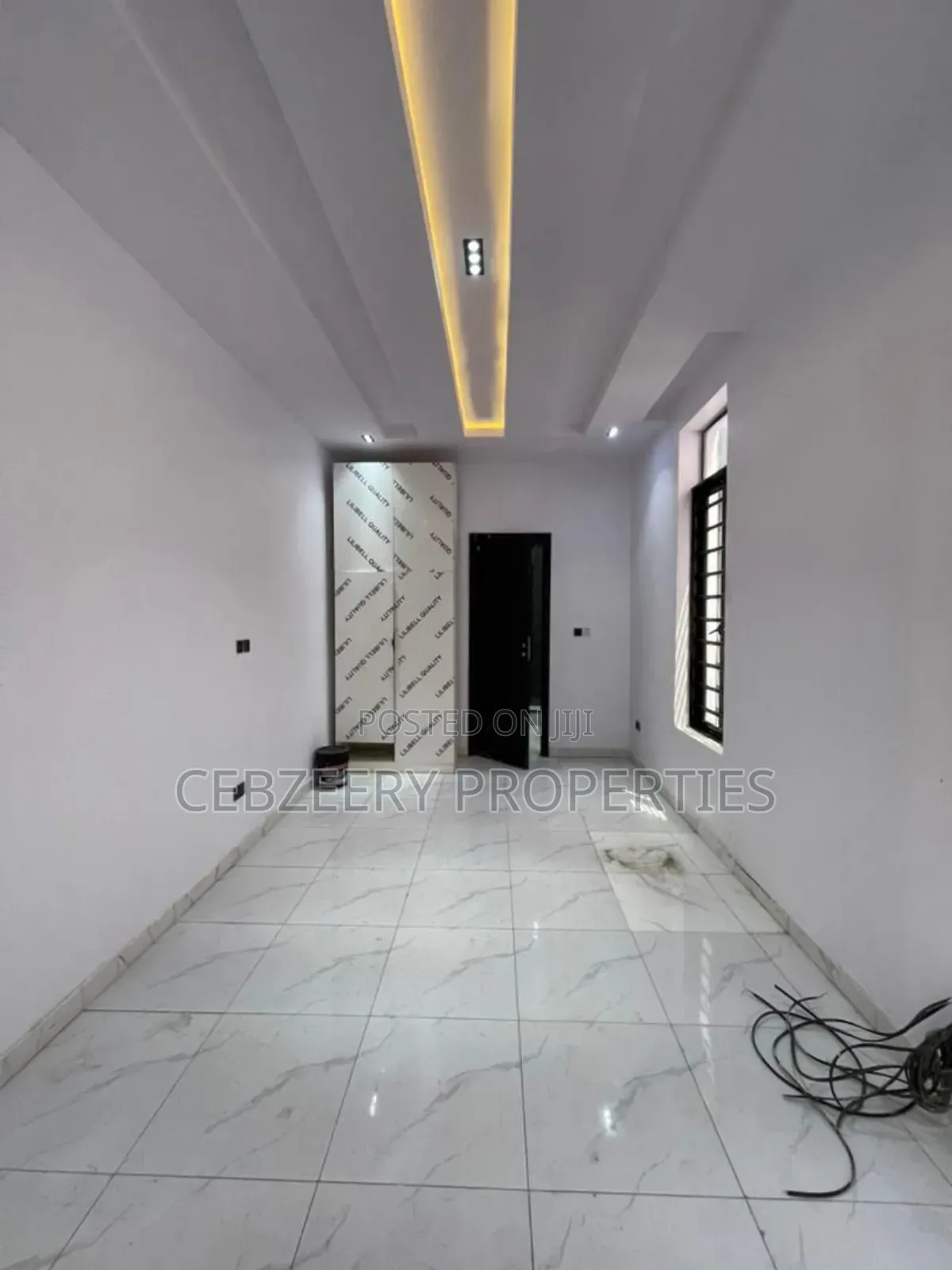 5bdrm Duplex in Chevron for sale in Chevron