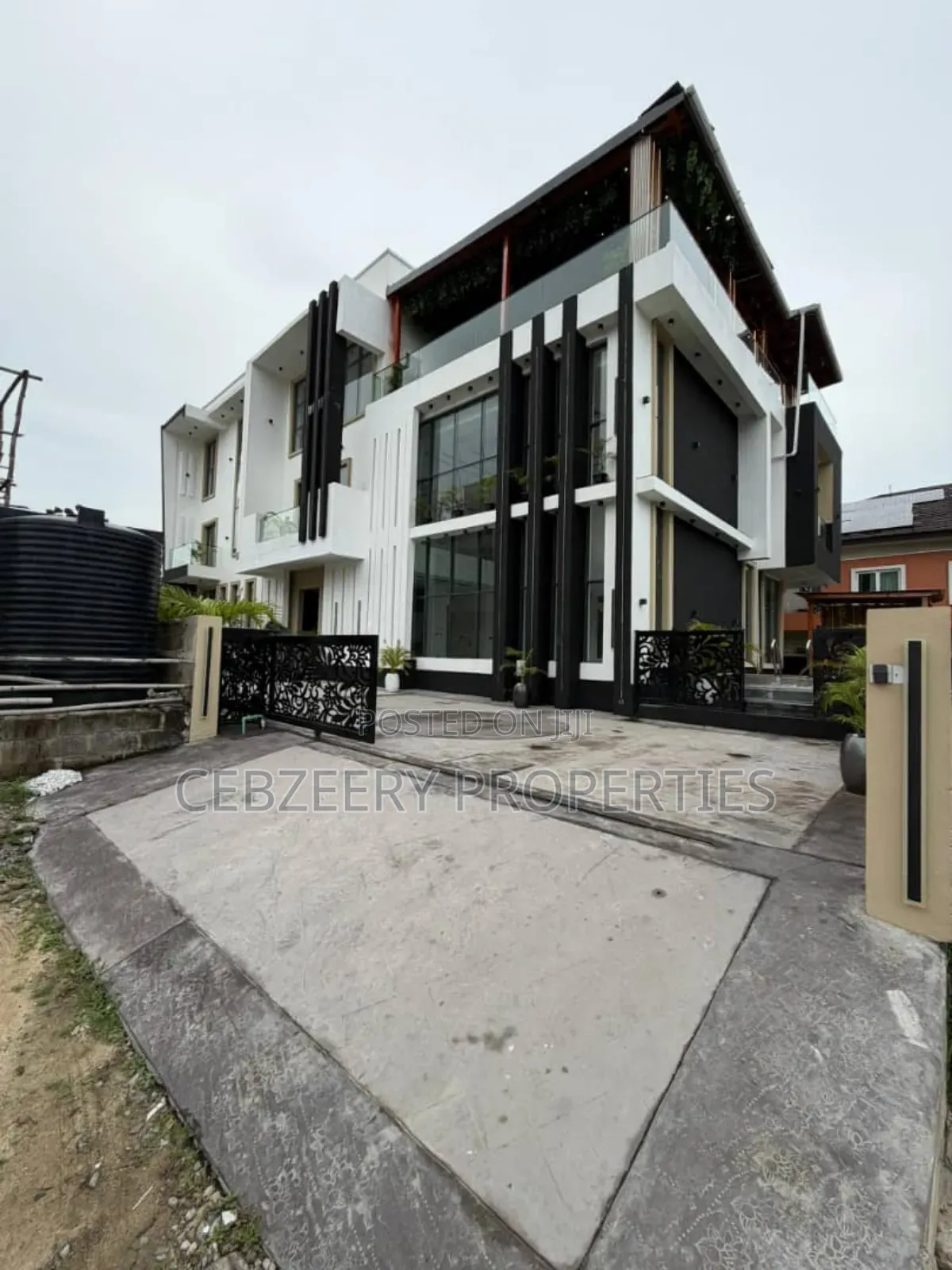 5bdrm Duplex in Ikate for sale in Ikate