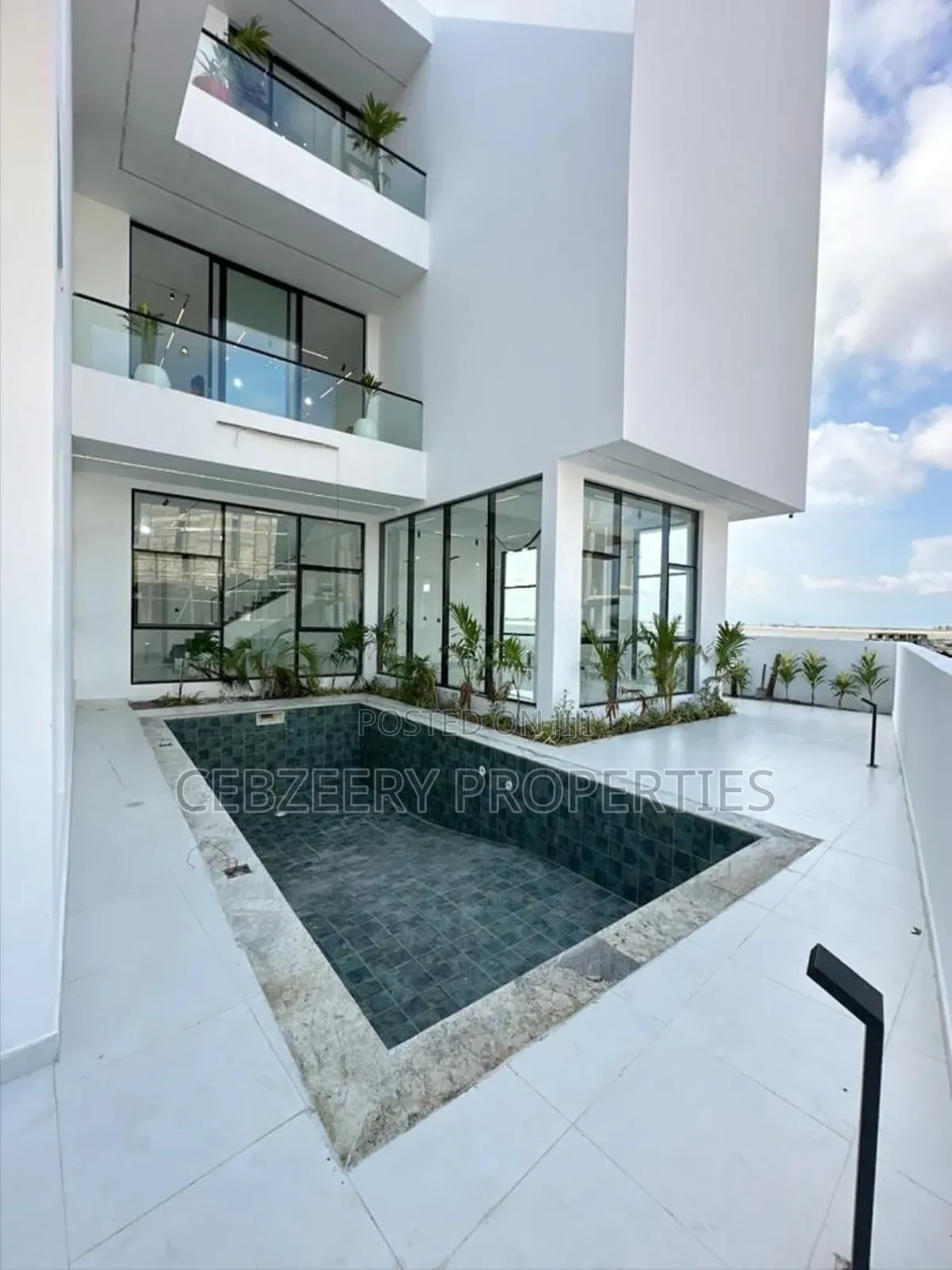 5bdrm Duplex in Osapa london for sale in Osapa london