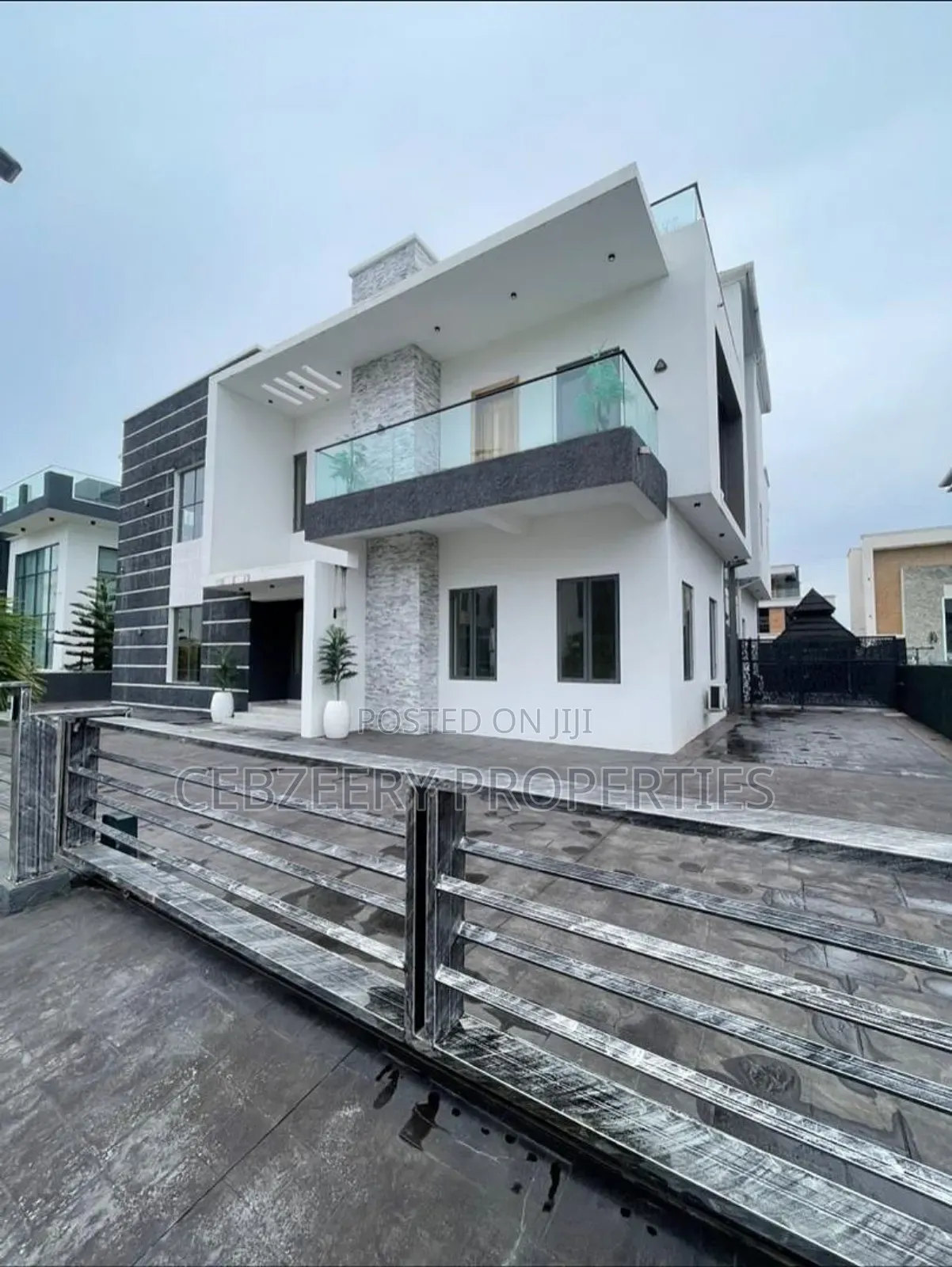 5bdrm Duplex in Ikate for sale in Ikate