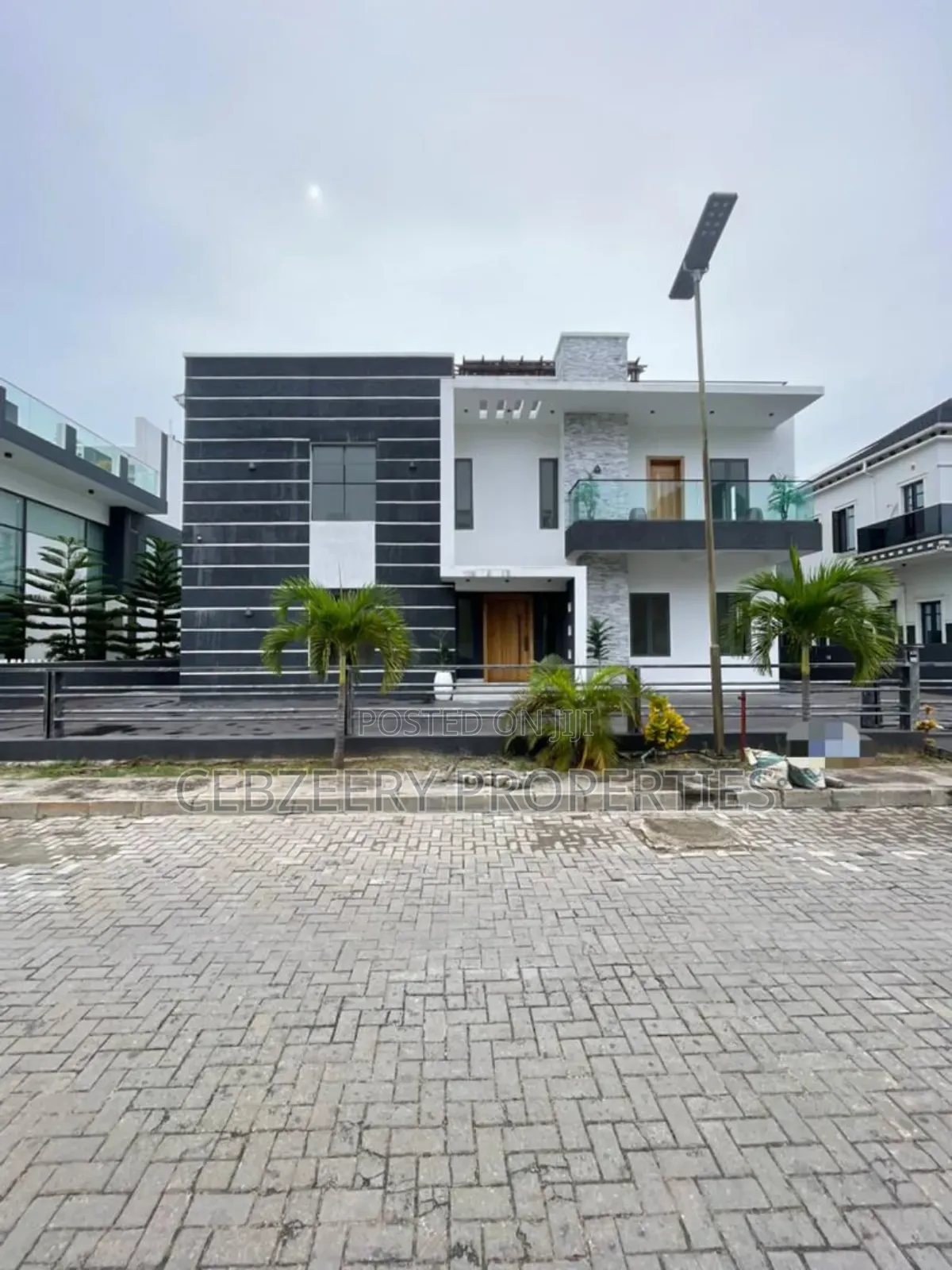 5bdrm Duplex in Ikate for sale in Ikate