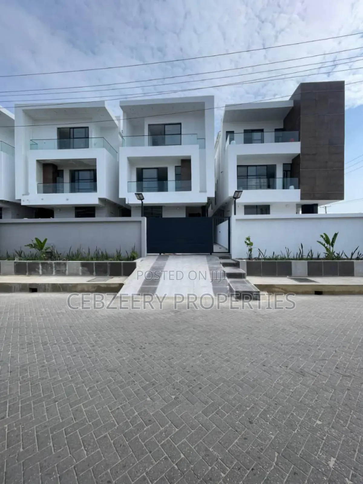 5bdrm Duplex in Lekki Phase 1 for sale in Lekki Phase 1