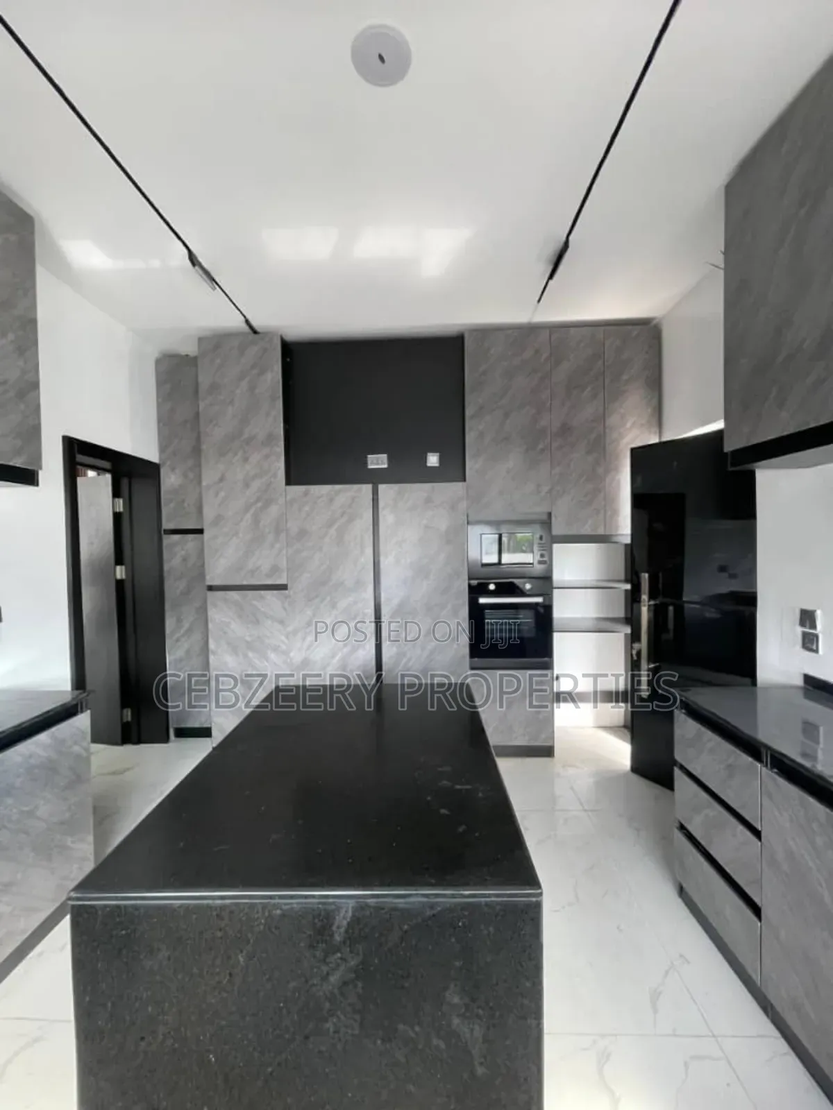 5bdrm Duplex in Lekki Phase 1 for sale in Lekki Phase 1