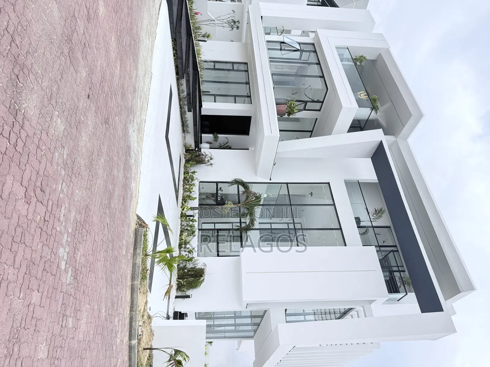5bdrm Duplex in Osapa london for sale in Osapa london