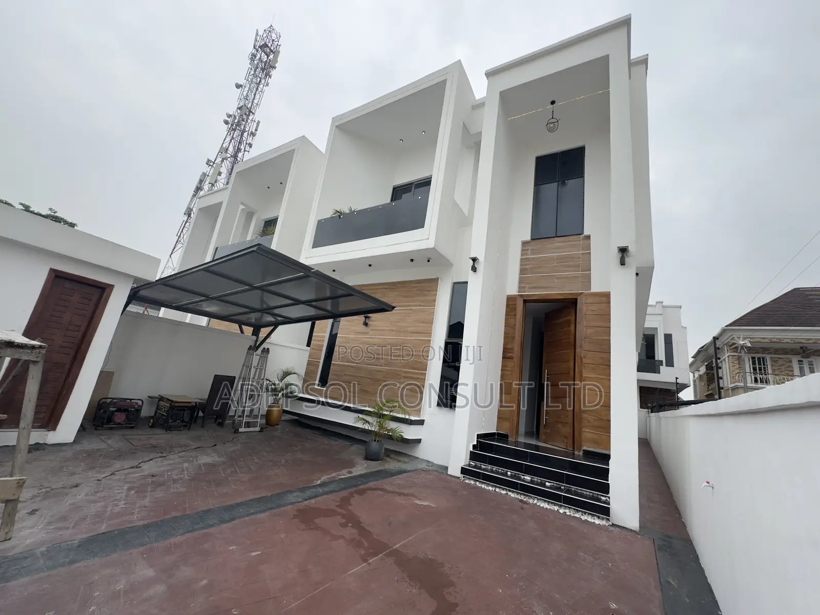 Furnished 5bdrm Duplex in Chevron for sale in Chevron