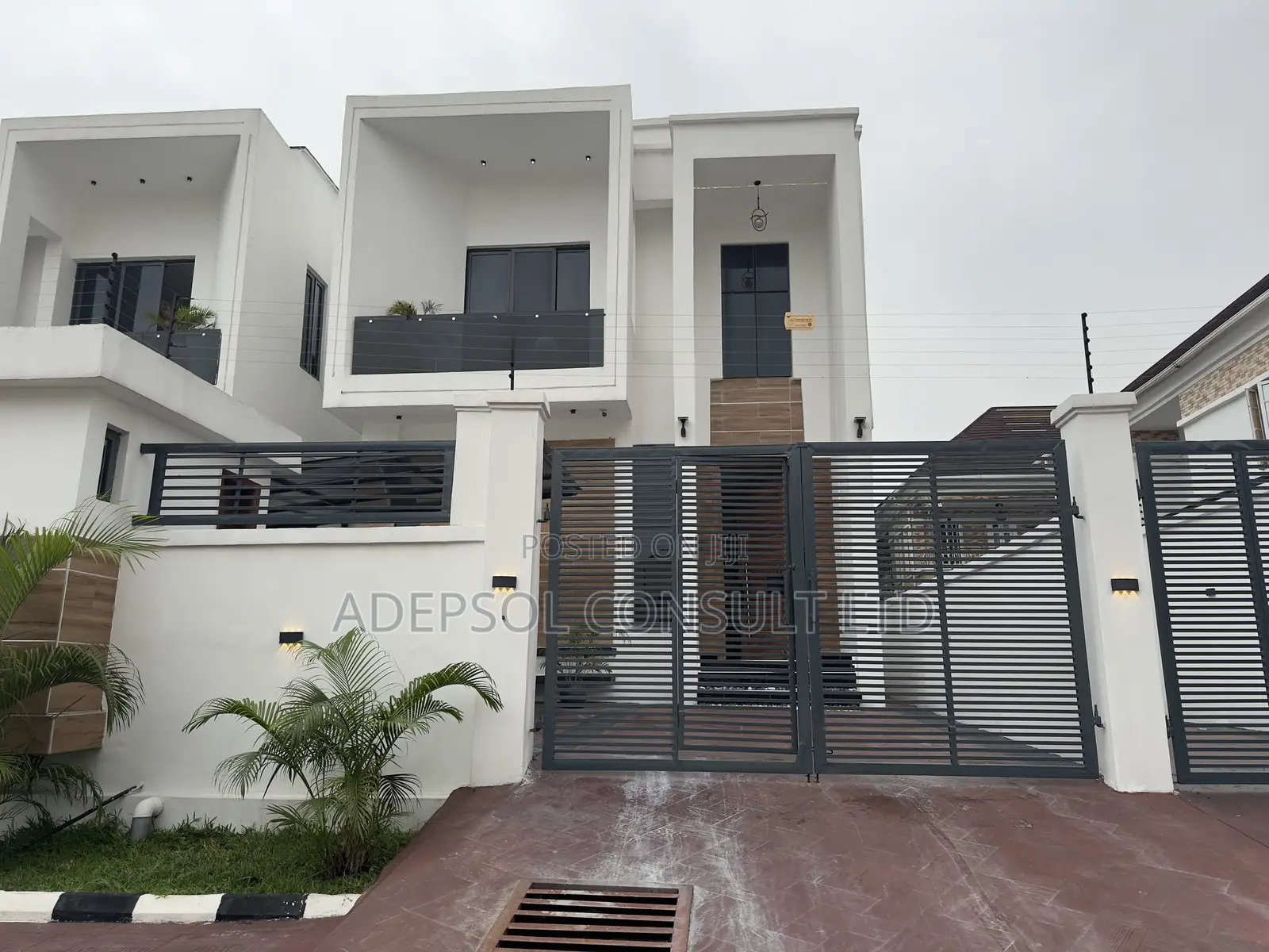 Furnished 5bdrm Duplex in Chevron for sale in Chevron