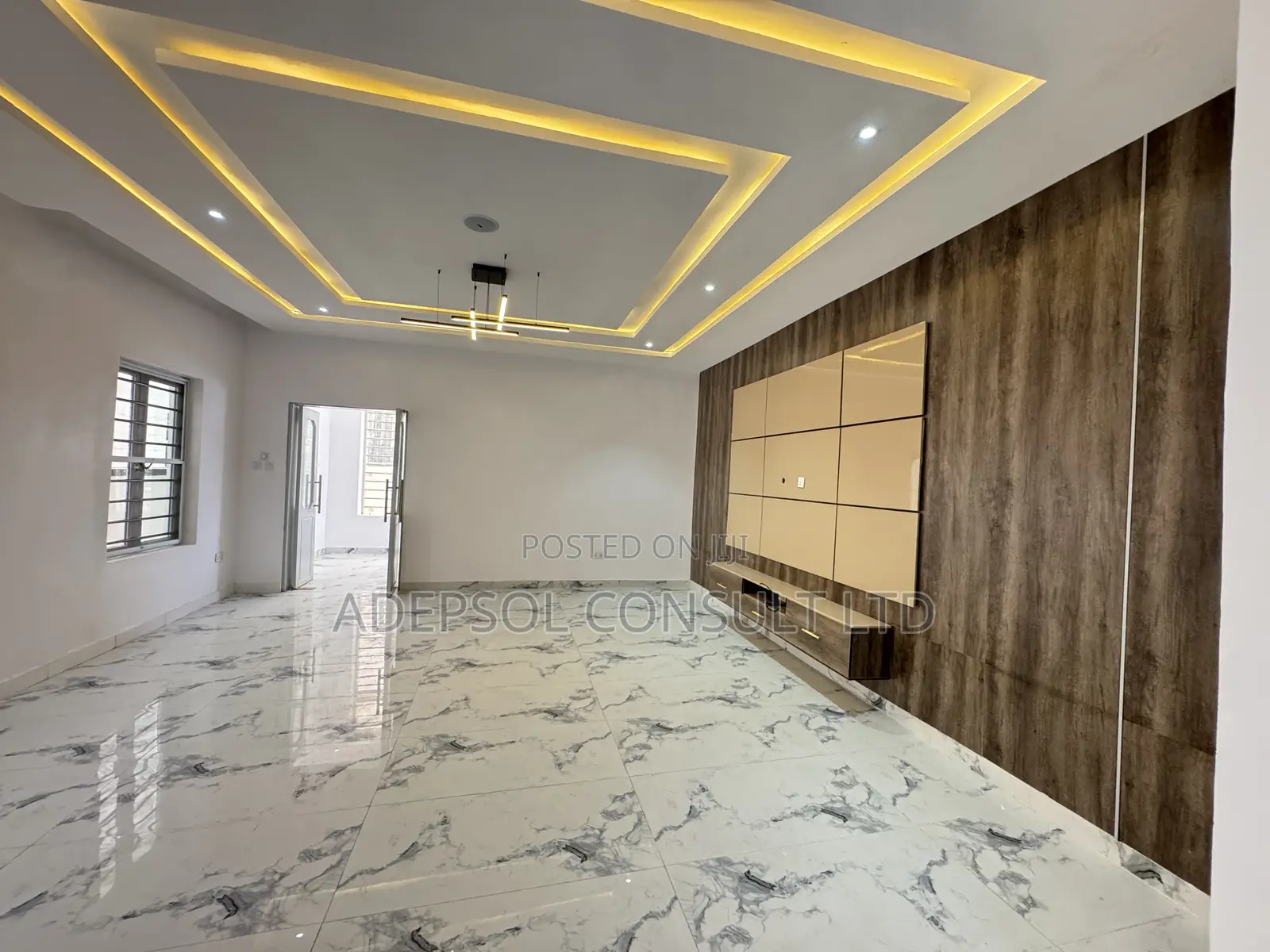 5bdrm Duplex in Chevron for sale in Chevron