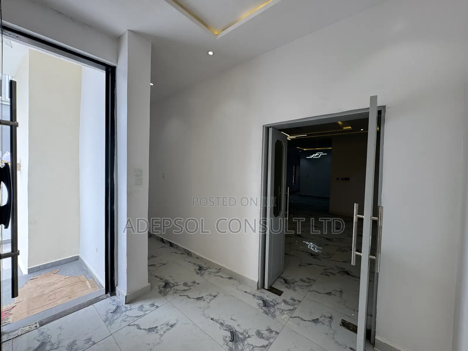 5bdrm Duplex in Chevron for sale in Chevron