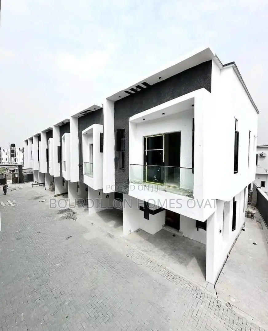 4bdrm Duplex in Ikota for sale in Ikota