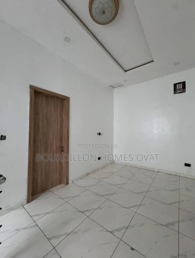 4bdrm Duplex in Ikota for sale in Ikota