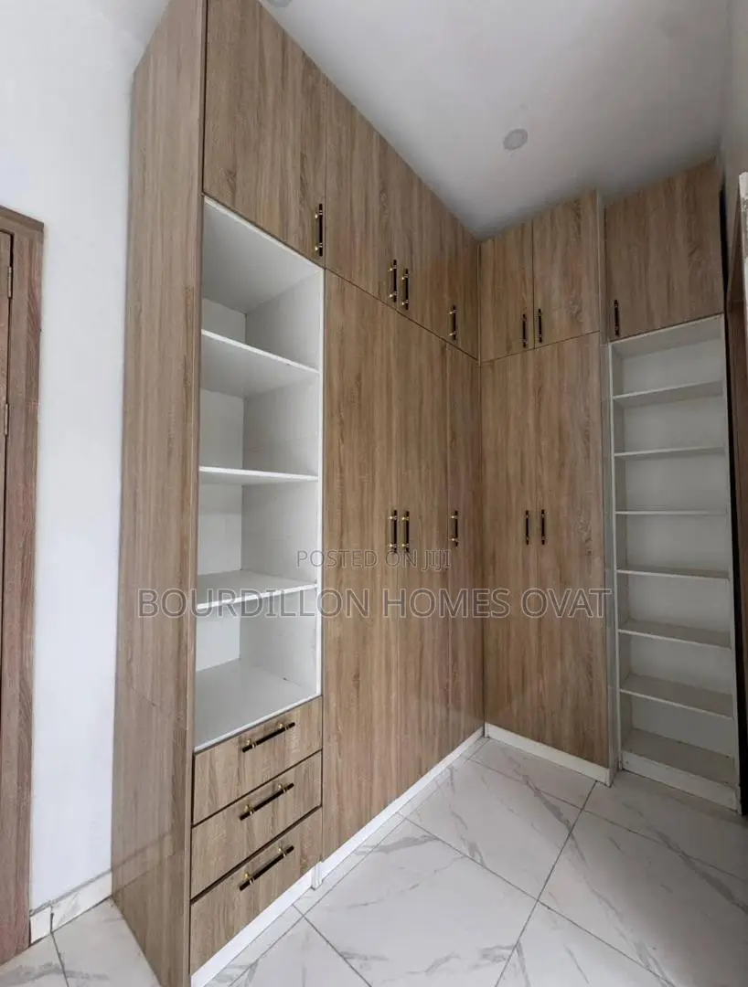4bdrm Duplex in Ikota for sale in Ikota