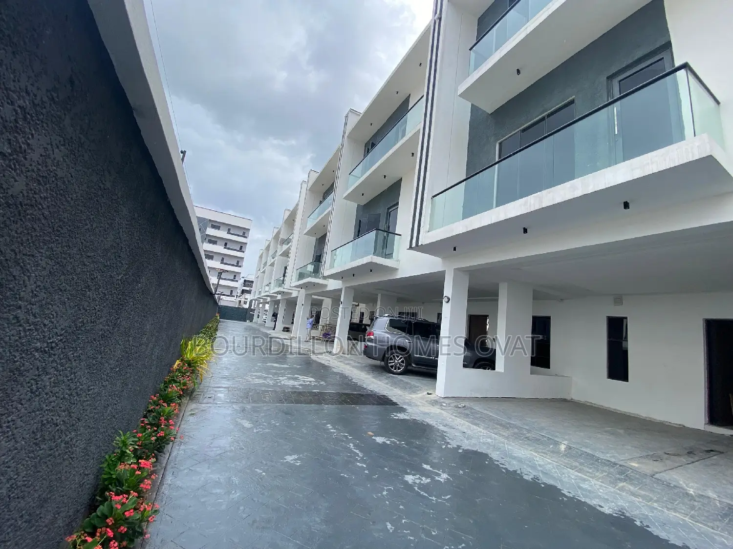 4bdrm Duplex in Ikota for sale in Ikota